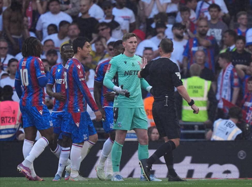 爱游戏体育-哈兰德在美国队比赛中锐不可当，重要助攻引发热议！再创辉煌时刻的简单介绍