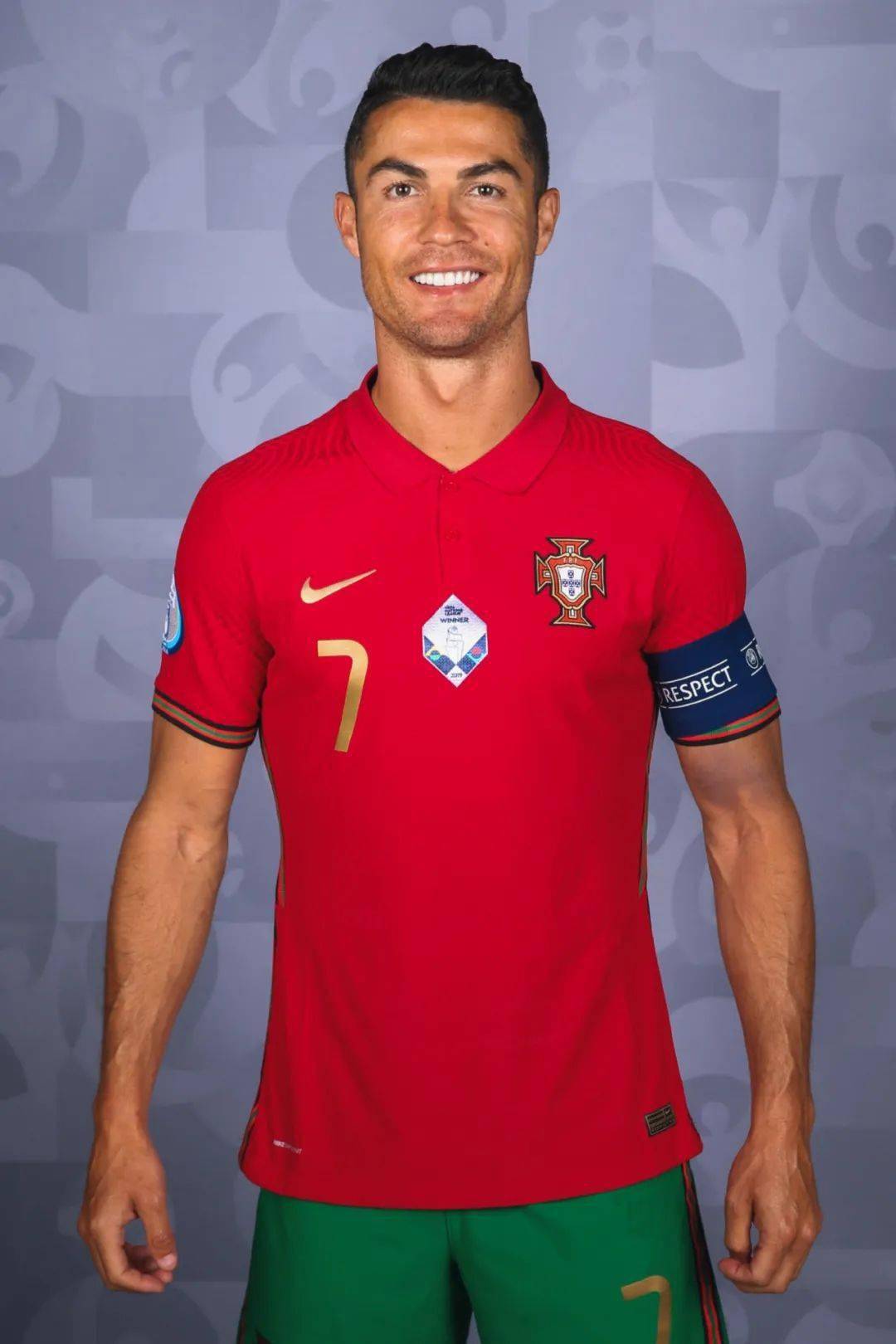 爱游戏体育-C罗官方宣布表现优异新规，DWG引发争议！上演精彩一战(罗育德个人简历)